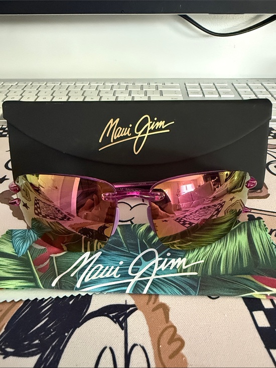 Maui Jim Accessories - Brand new, never worn MauiJim Pink Mirrored Rimless Sunglasses with Gold Reflect